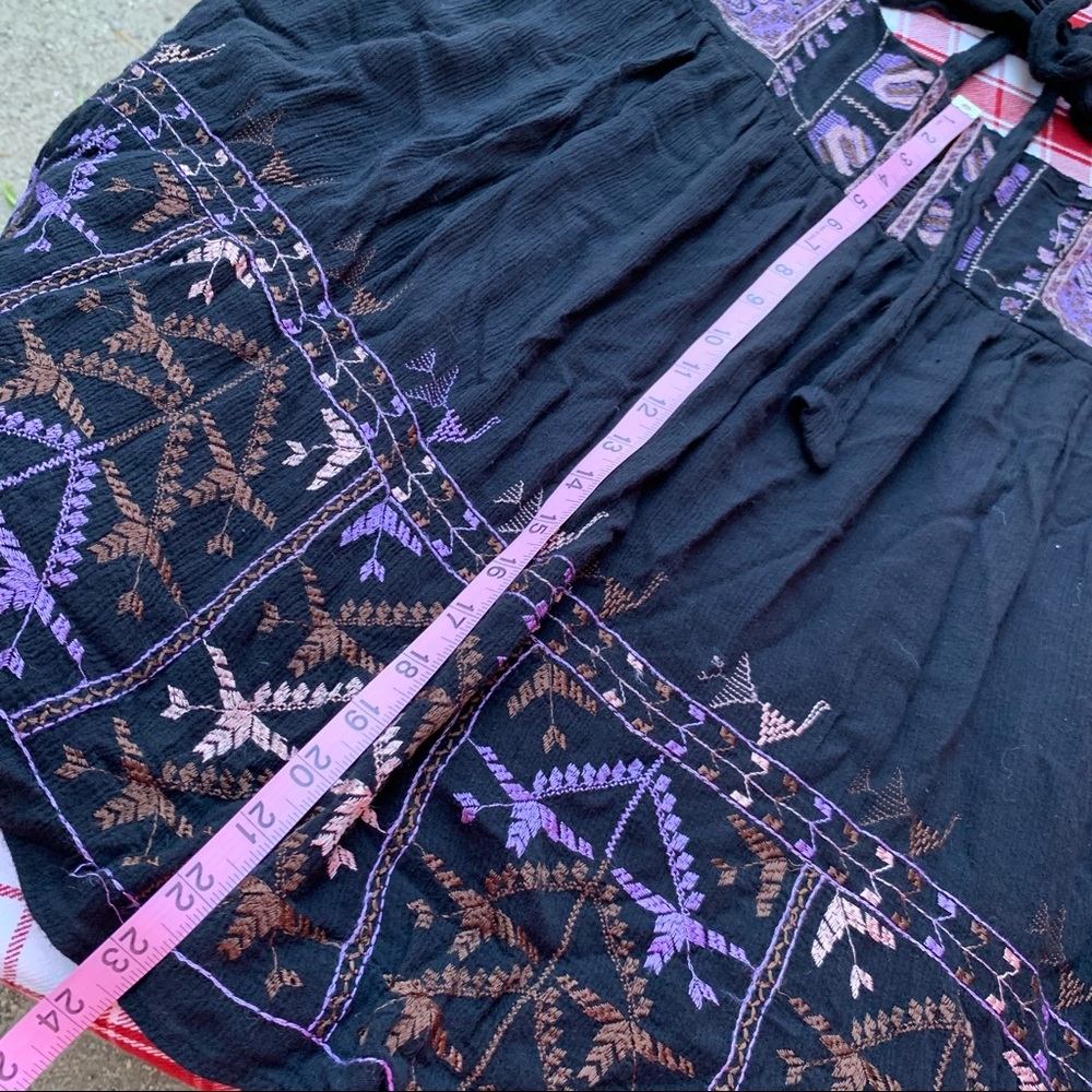 Free People Embroidered Shirt Size Medium Boho Open Back Black Aztec - Picture 6 of 10